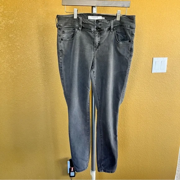 TORRID Jeggings Jeans Light Wash Color - Picture 2 of 9